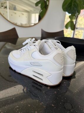 Brand new Nike Air Max 90 LV8 Sneakers